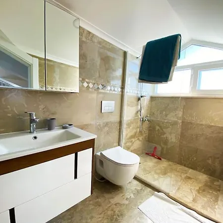 Paris A Villa, Oezel Havuzlu, フェティエ