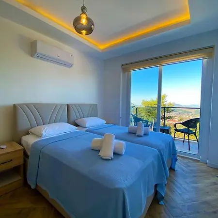 Paris A Villa, Oezel Havuzlu, * フェティエ