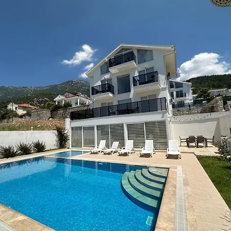 Paris A Villa, Oezel Havuzlu, * フェティエ