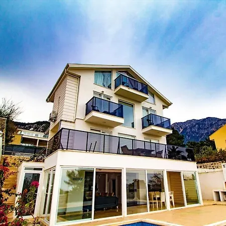 Paris A Villa, Oezel Havuzlu, 费特希耶